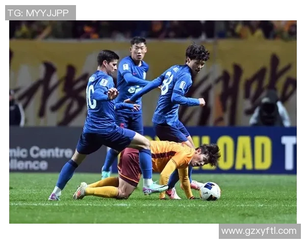 亚冠剧烈抵触！米内罗点球破门，10人相互推搡，柔佛门将贴脸咆哮